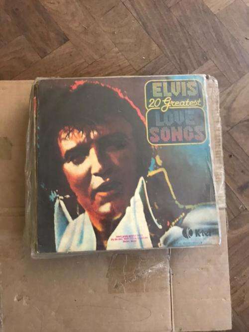 300 x Vinyl Records (Vinyl record).Bid per bundle of 30.Bundles will be send randomly.