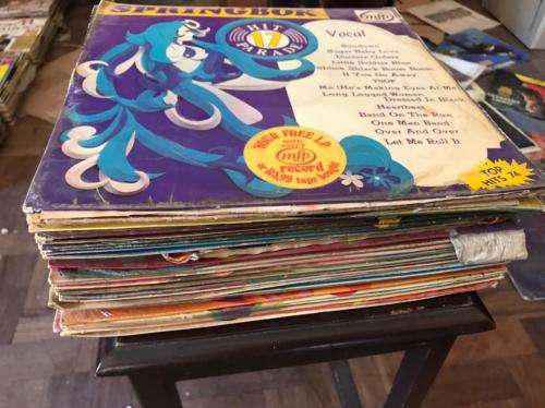 300 x Vinyl Records (Vinyl record).Bid per bundle of 30.Bundles will be send randomly.