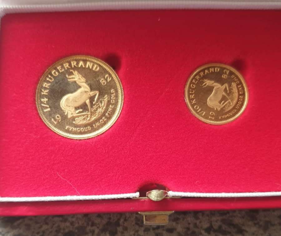 1982 Krugerrand Twin set.Included the 1/4 and 1/10 Ounce in original SA Mint box.
