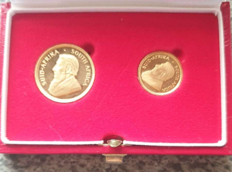1982 Krugerrand Twin set.Included the 1/4 and 1/10 Ounce in original SA Mint box.