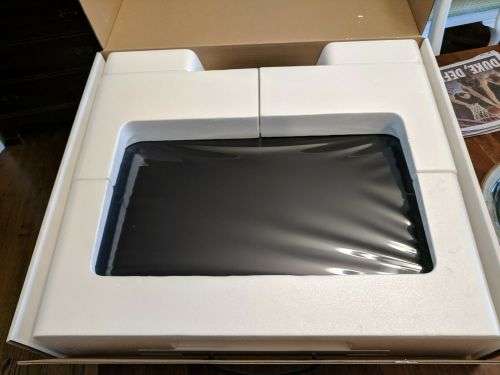 NEW Apple iMac 21.5-inch 8GB 2.7 GHz Intel Core i5 Wireless Keyboard/Magic Mouse