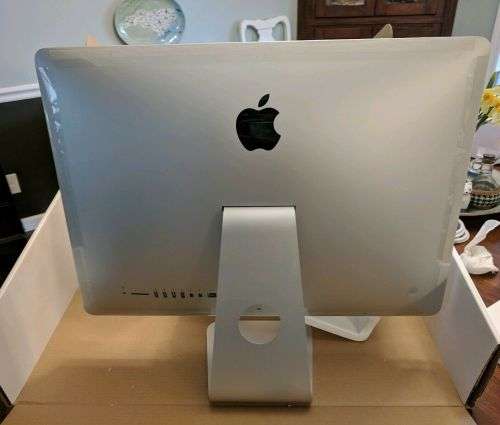 NEW Apple iMac 21.5-inch 8GB 2.7 GHz Intel Core i5 Wireless Keyboard/Magic Mouse