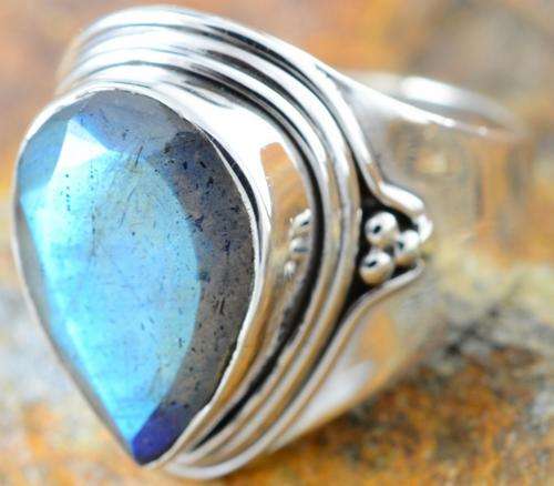 Gorgeous Size 7 Solid Silver Labradorite ring...