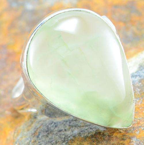 Gorgeous Size 7,5 Solid Silver Prehnite ring...