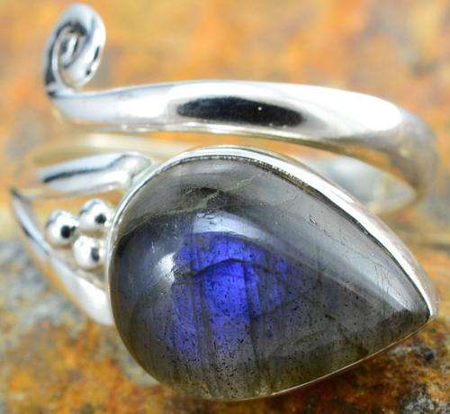 Gorgeous Size 8 Solid Silver Labradorite ajustable ring...
