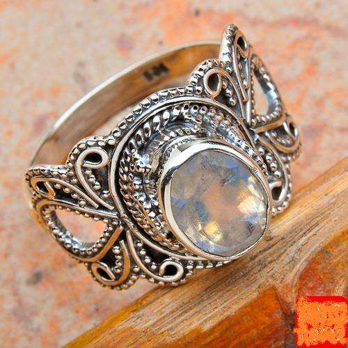 Gorgeous Solid Silver and Moonstone size 7,5 ring