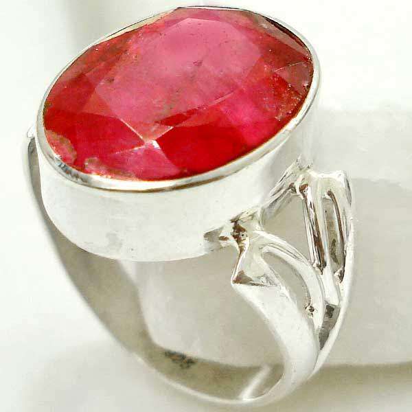 Exquisite 925 Sterling Silver Ruby ring...