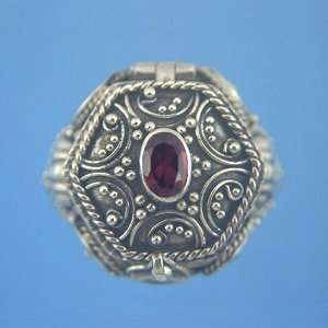 Exquisite 925 Sterling Silver and Garnet Poison/Locket ring...