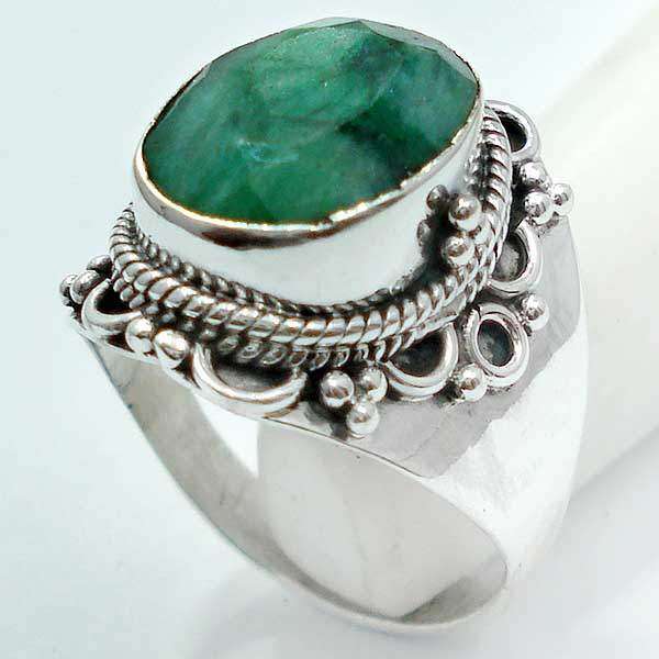 Exquisite 925 Sterling Silver & Emerald Quartz Ring...