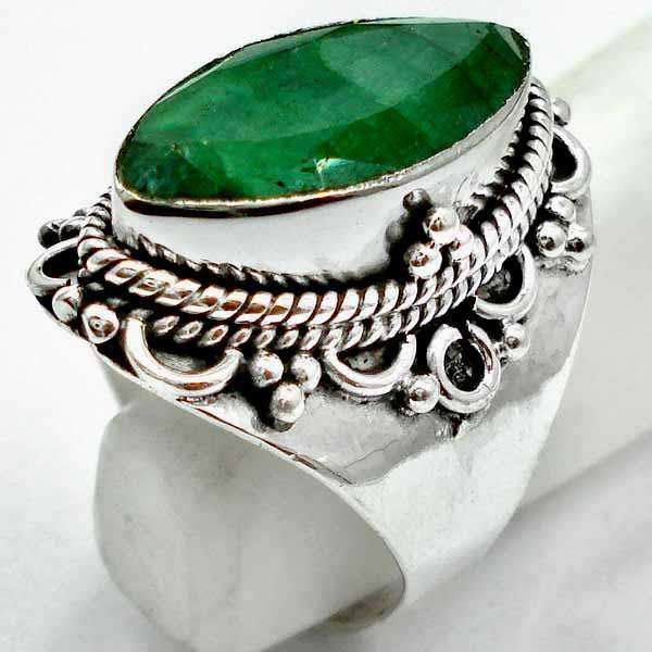 Exquisite 925 Sterling Silver & Emerald Quartz Ring...