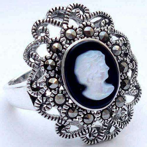 Gorgeous Solid Silver Cameo ring...