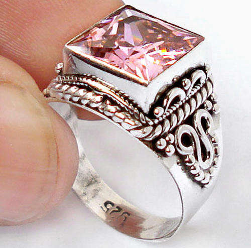 Gorgeous Size 7,5 Solid Silver Pink Topaz ring...
