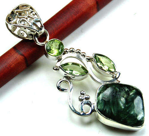 Exquisite Solid Silver and Serphanite / Peridot pendant...