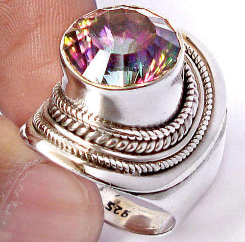 Gorgeous Size 7,5 Solid Silver Mystic Topaz ring...