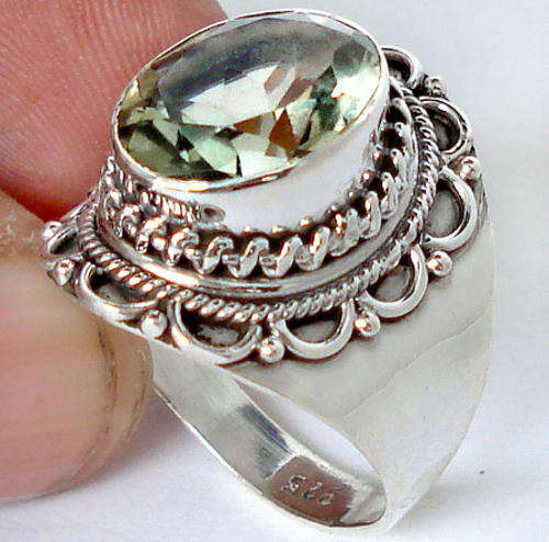 Gorgeous Size 7,5 Solid Silver and Green Amethyst ring...