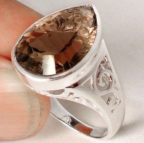 Gorgeous Solid Silver Size 8,5 Smoky Topaz ring...