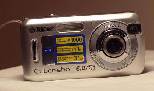 Sony DSC-S600 Digital Camera + Accessories