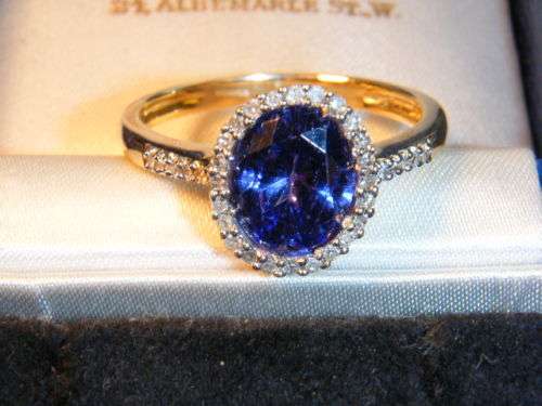BEAUTIFUL TANZANITE & DIAMOND RING