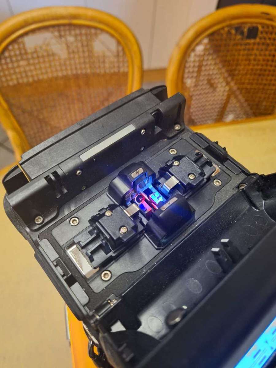 Optic fiber fusion splicer machine only 90 splicing`s made