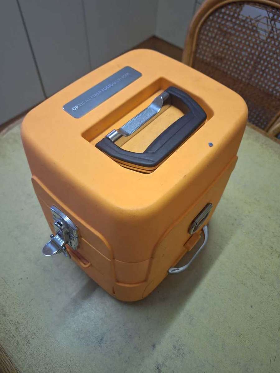 Optic fiber fusion splicer machine only 90 splicing`s made