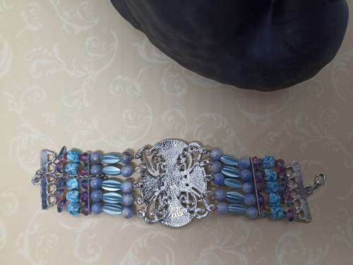 NEVER USED : VINTAGE Bracelet : Blue Beads and Stones (Unique)