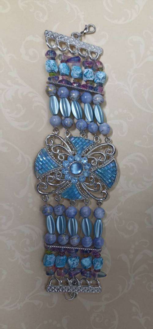 NEVER USED : VINTAGE Bracelet : Blue Beads and Stones (Unique)