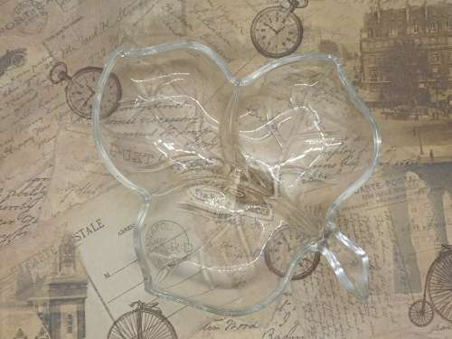 VINTAGE : Mid-Century Hazel Atlas Vintage Clear Glass 3 Part Divided Maple Leaf Nut/Candy Dish