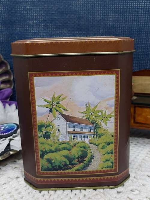 VINTAGE look : Tin : Island Heritage