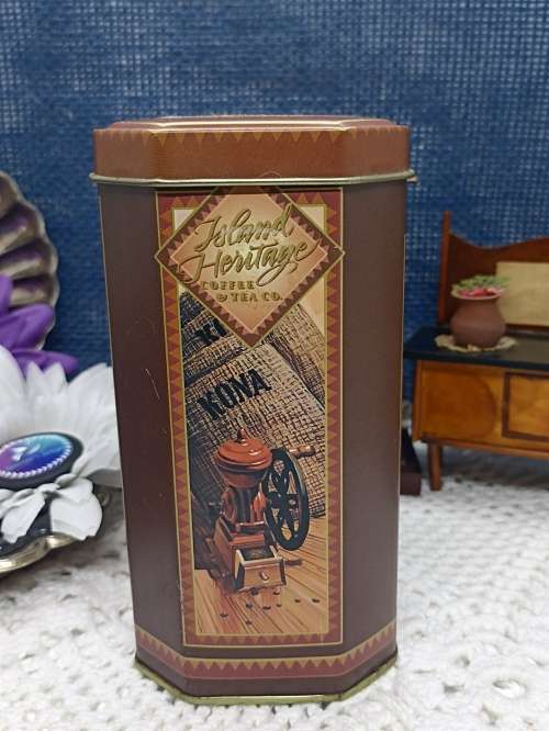 VINTAGE look : Tin : Island Heritage