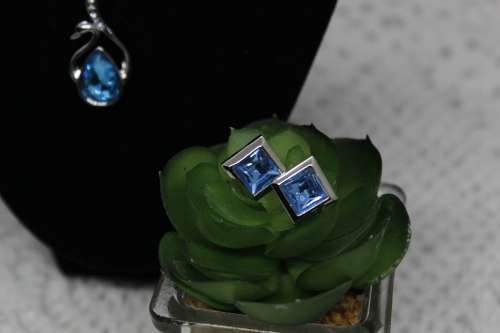 NEW : Lot of 3 Jewellery pieces : Loads of Bling for a special occasion