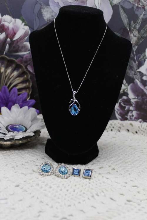 NEW : Lot of 3 Jewellery pieces : Loads of Bling for a special occasion