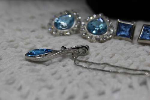 NEW : Lot of 3 Jewellery pieces : Loads of Bling for a special occasion