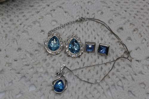 NEW : Lot of 3 Jewellery pieces : Loads of Bling for a special occasion