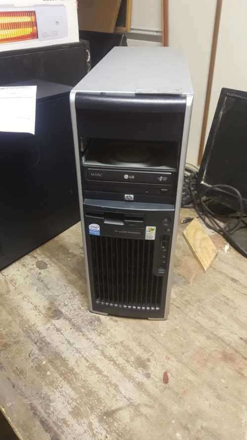 HP DESKTOP COMPUTER