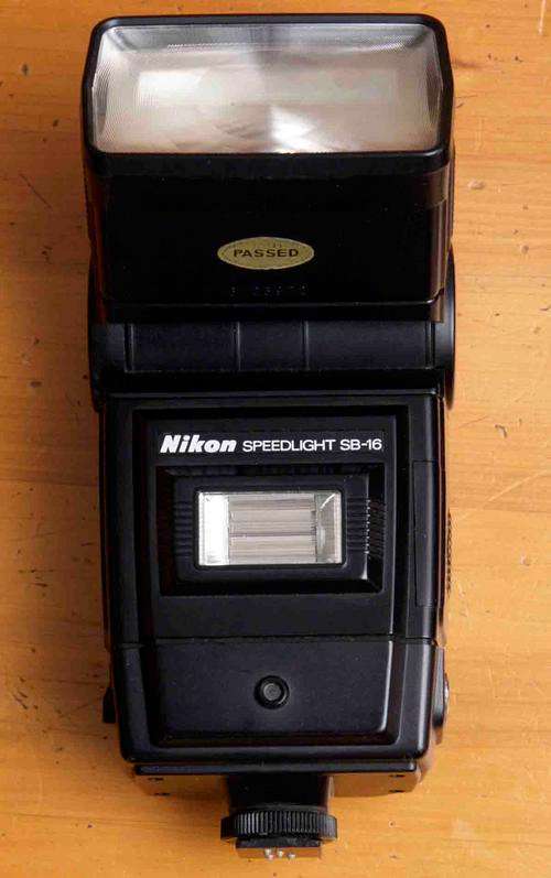 Nikon Speedlight SB-16