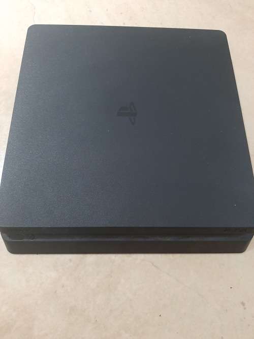 PS4 CONSOLE 500gig