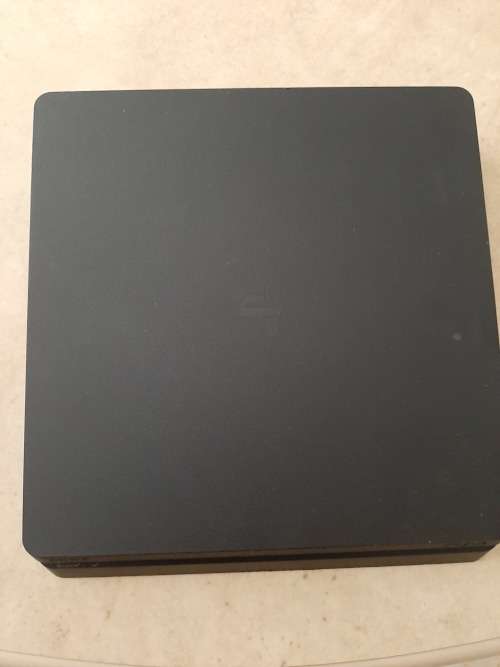 PLAYSTATION 4 CONSOLE