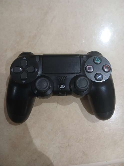 PS4 CONSOLE 500GIG