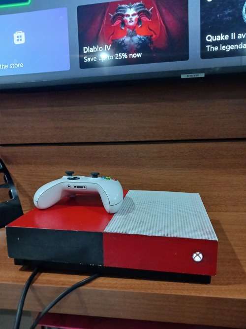 XBOX ONE S (ALL DIGITAL)  1TB