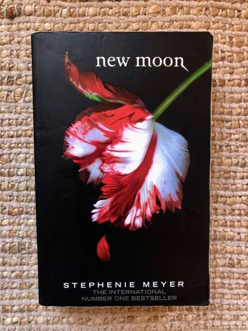 New Moon - The Twilight Saga by Stephenie Meyer