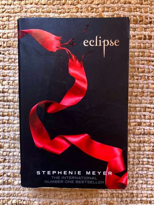 Eclipse - The Twilight Saga by Stephenie Meyer