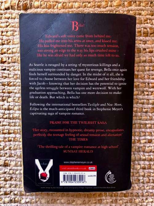 Eclipse - The Twilight Saga by Stephenie Meyer