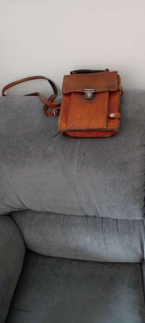 OFFICERS `S LEATHER WAR BAG FOR CARRYING MAPS ETC.GREAT CONDITION.