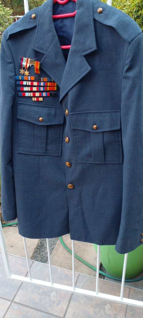 VINTAGE SAAF TUNIC WITH AUTHENTIC WW  11 MINI MEDALS AND SERVICE MEDAL RIBBON STACKS. SEE DESC.