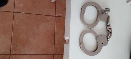 AUTHHENTIC SAP VINTAGE HAND CUFFS. WORKING WITH KEYS.