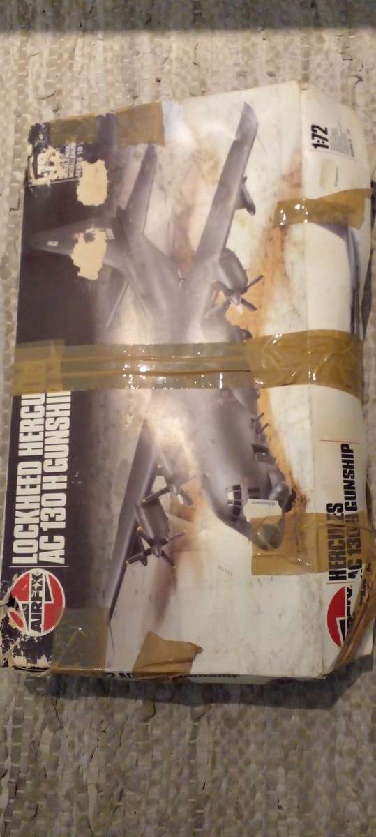 AIRFIX LOCKHEED HERCULES AC 130 H GUNSHIP PLASTIC MODEL KIT CARGO PLANE.