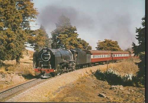 RSA, POSTCARD, CLASS 25NC LOCOMOTIVE IN THE EASTERN ORANGE FREE STATE, MINT