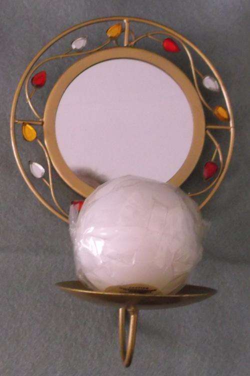 CANDLE WITH A UNIQUE MIRROR HOLDER