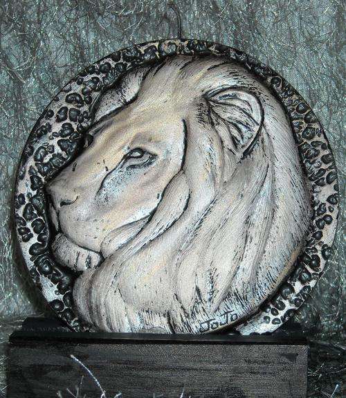 LION CANDLE ON STAND
