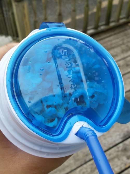 Snackeez Snack & Drink in one cup